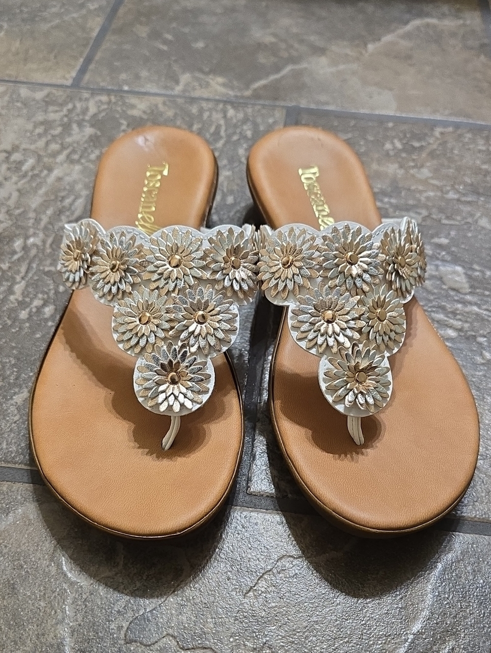 Copper/Silver On White Floral Thong Sandals - Copper & Silver